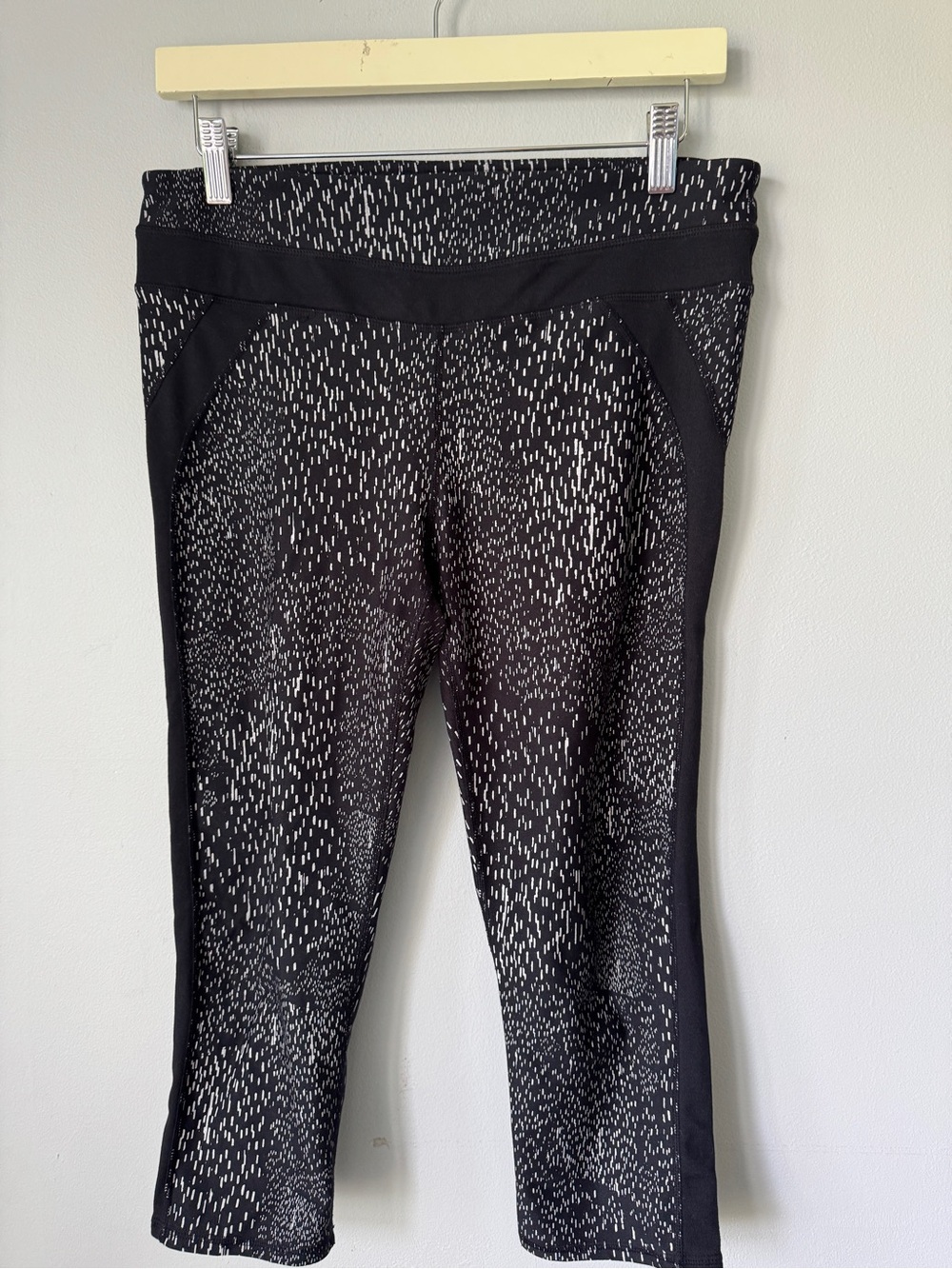 Fabletics Black & White Printed Capris